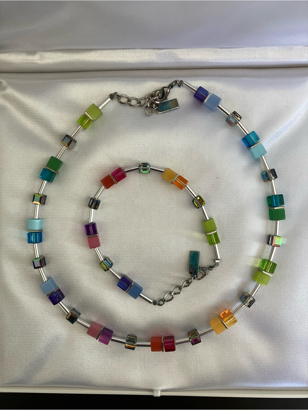 Coeur de Lion Geocube Necklace and Bracelet Set - Picture 5 of 7